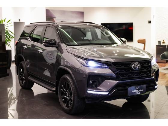 TOYOTA HILUX SW4 2.8 D-4D TURBO DIESEL SRX 4X4 AUTOMÁTICO